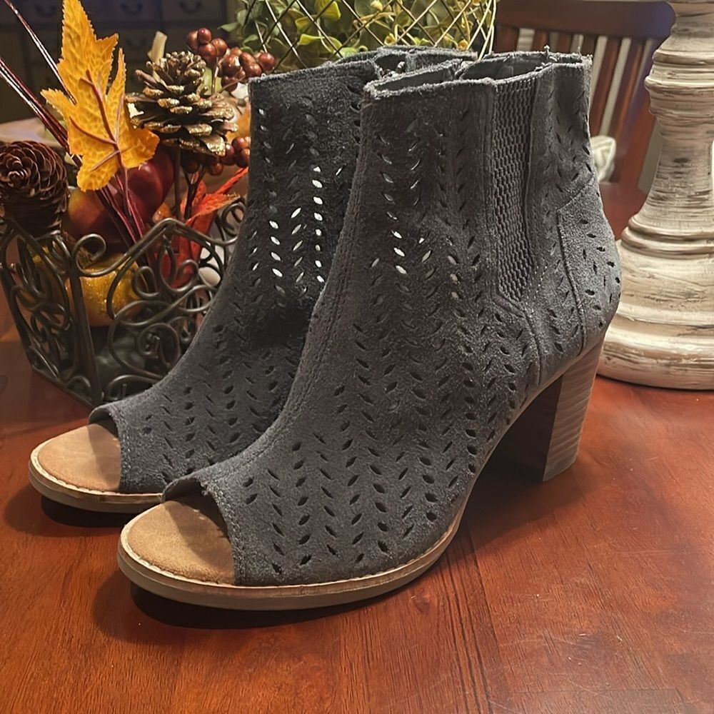TOMS Majorca Peep Toe Perforated Laser Cut Booties Size 7 - Great Condition